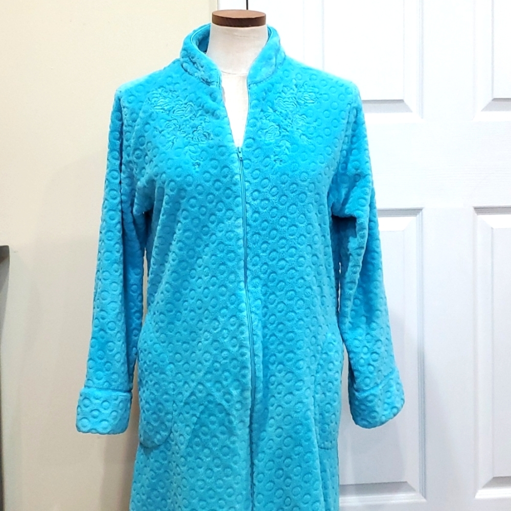 LAST DAY 7/15! ⭐ Miss Elaine | Zip-up robe
